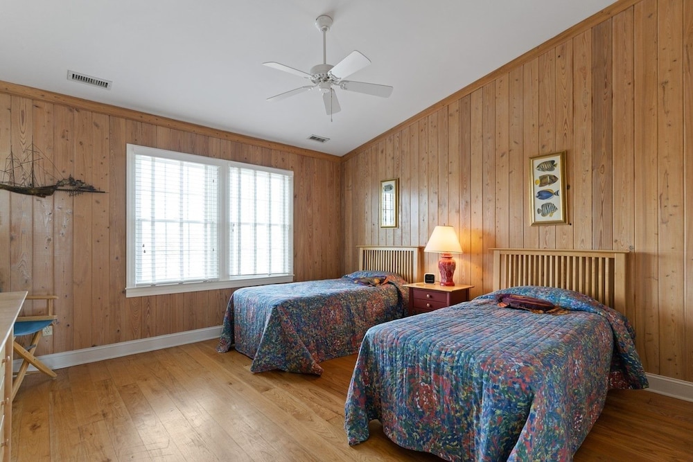 House, 6 Bedrooms
