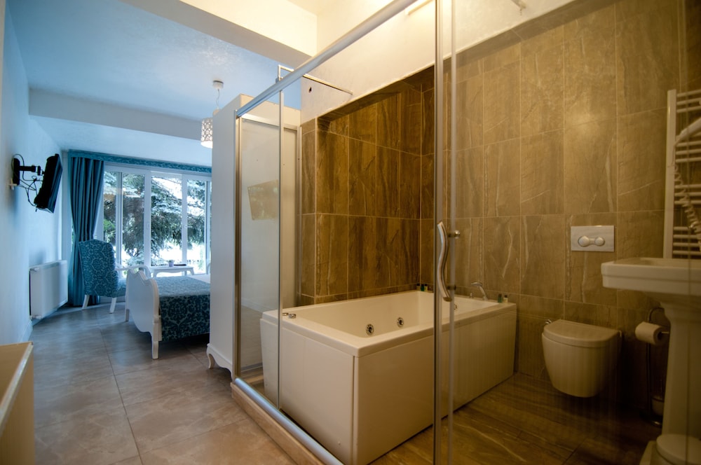 Standard Double Room, River View, Ground Floor photo 2