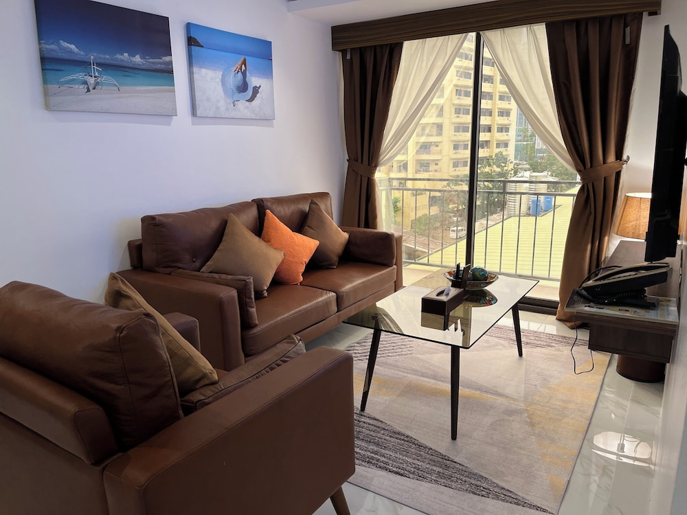 Deluxe Suite - Photo 7