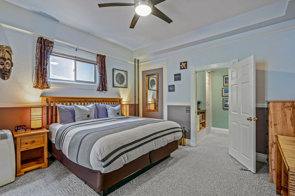 Deluxe Suite, 1 King Bed, Terrace photo 2