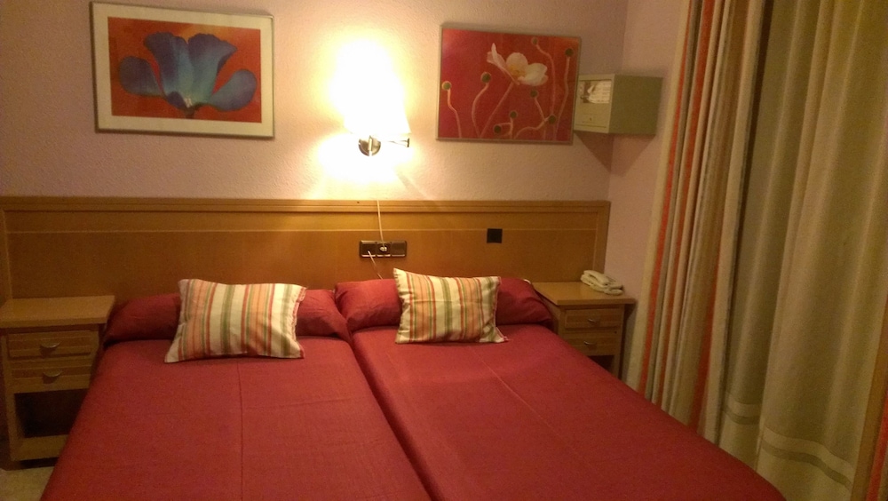 Standard Twin Room, Multiple Bedrooms, City View photo 3