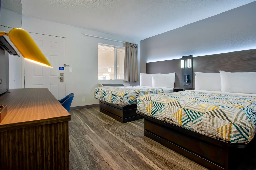 Deluxe Room, 2 Double Beds, Non Smoking, Refrigerator & Microwave photo 1
