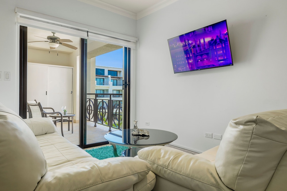 Luxury Condo photo 2