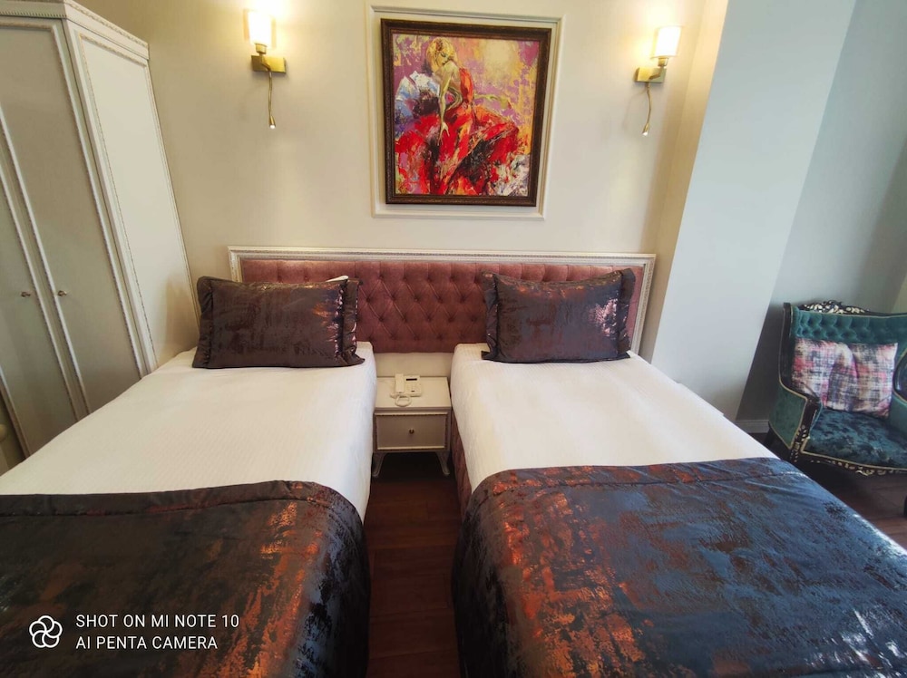 Deluxe Twin Room photo 3