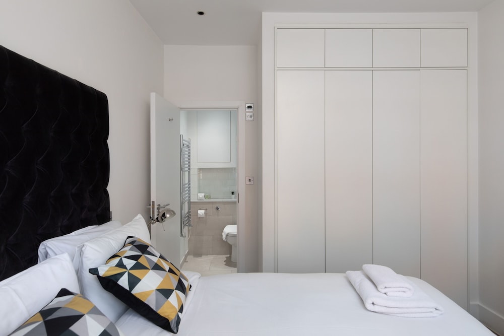 Luxury Apartment photo 3