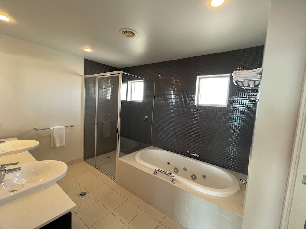 3 Bedroom Penthouse - Photo 7