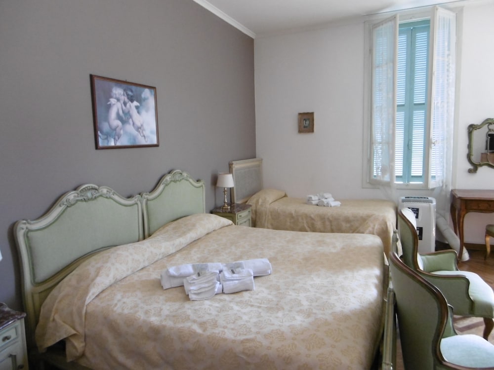 Triple Room NO A/C photo 2