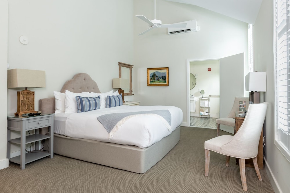 Standard Single Room, 1 King Bed, Accessible, Non Smoking photo 1