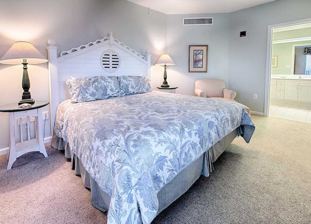 Condo, 1 King Bed With Sofa Bed (Westwinds 4801) photo 2