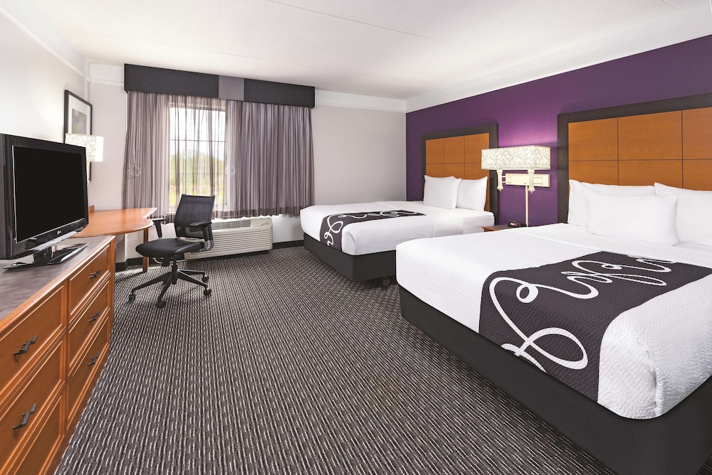 Room, 2 Double Beds, Non Smoking - Photo 8