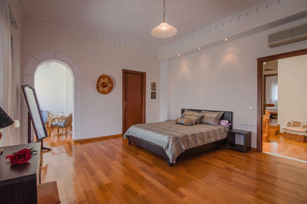 Design Villa, 3 Bedrooms, Balcony, Sea View