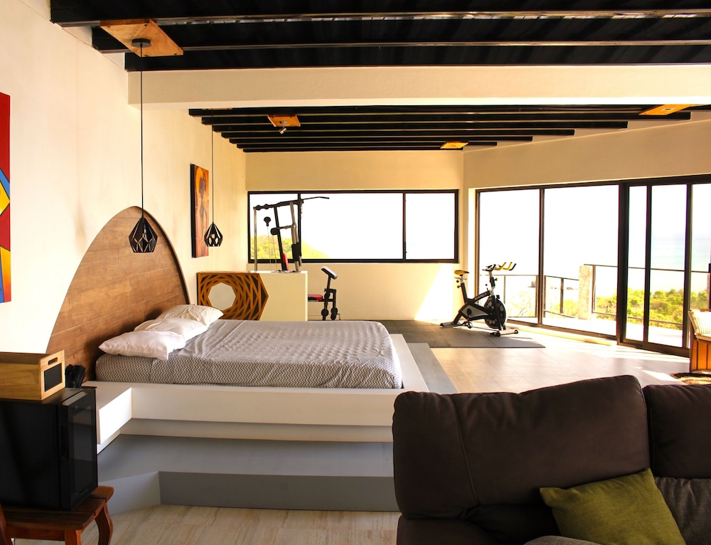 Honeymoon Penthouse, 1 King Bed with Sofa bed, Ocean View, Sea Facing photo 2