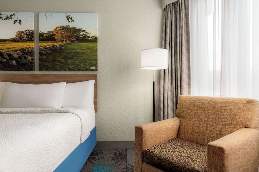 Business Room, 2 Queen Beds, Non Smoking - Photo 3