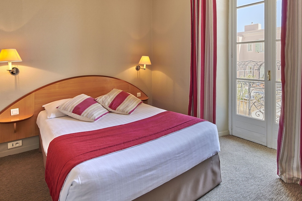 Deluxe Quadruple Room, Sea View - Photo 1