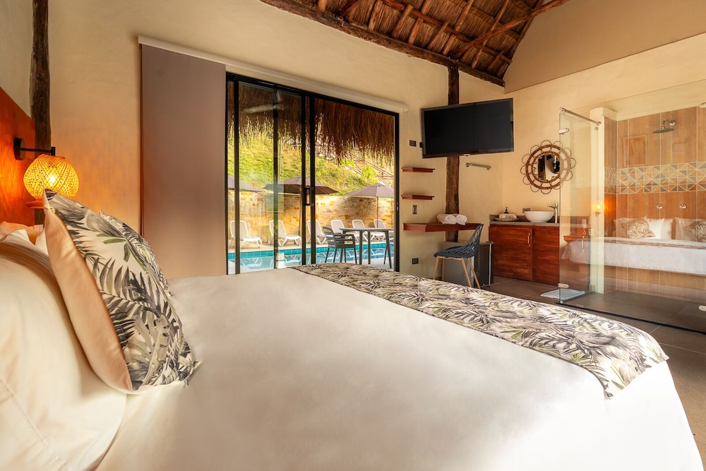 Superior Double Room, Pool View photo 1
