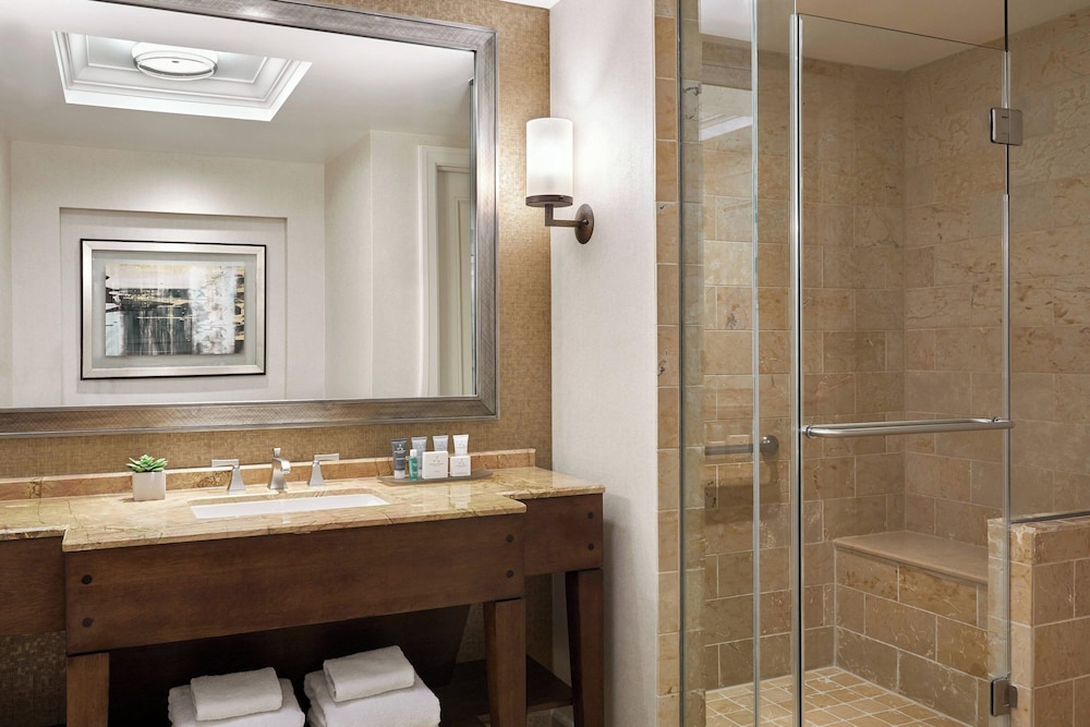 Signature Room, 2 Queen Beds (Balcony) - Photo 6