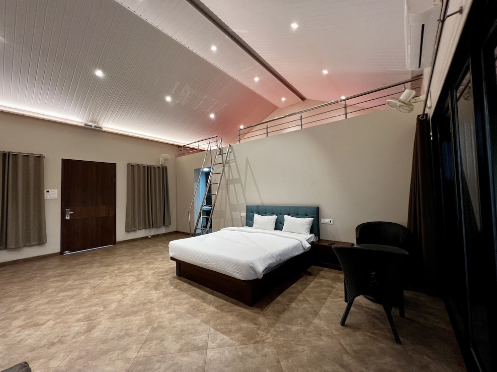 Family Room - Photo 1