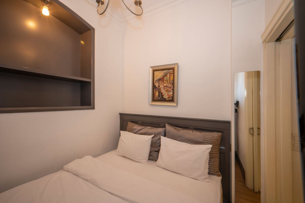 Economy Apartment photo 2
