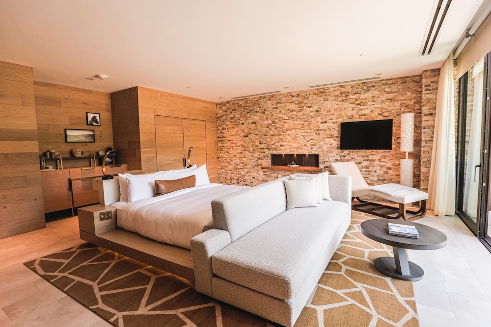 Suite (Sky) - Photo 1