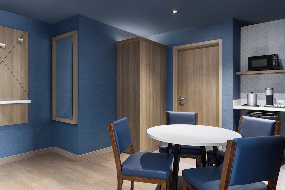 Suite, 1 Bedroom thumbnail 6