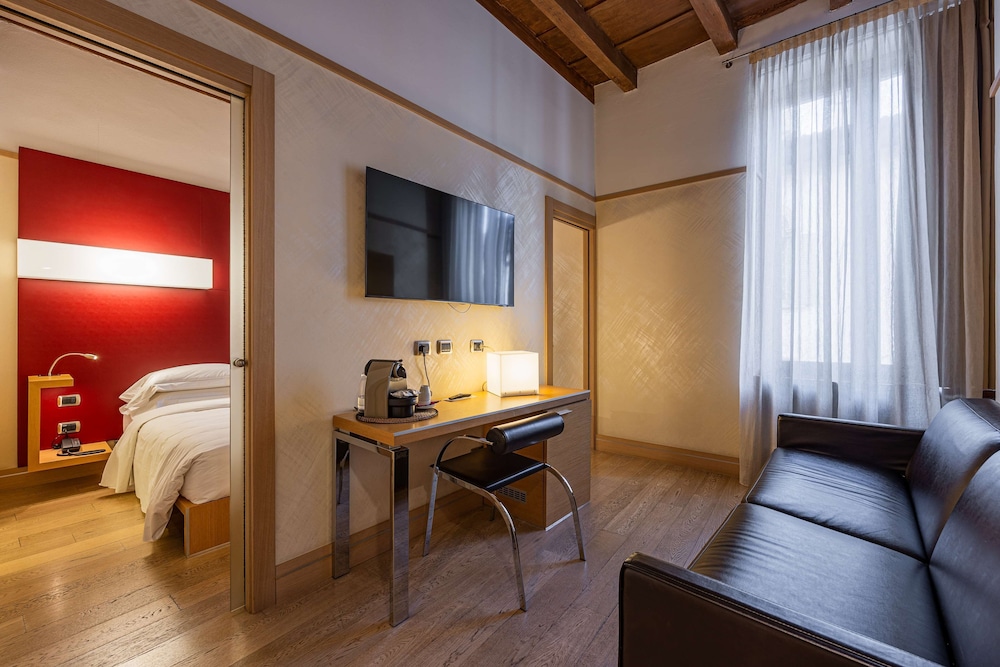 Junior Suite, 1 King Bed (Living Room) thumbnail 6