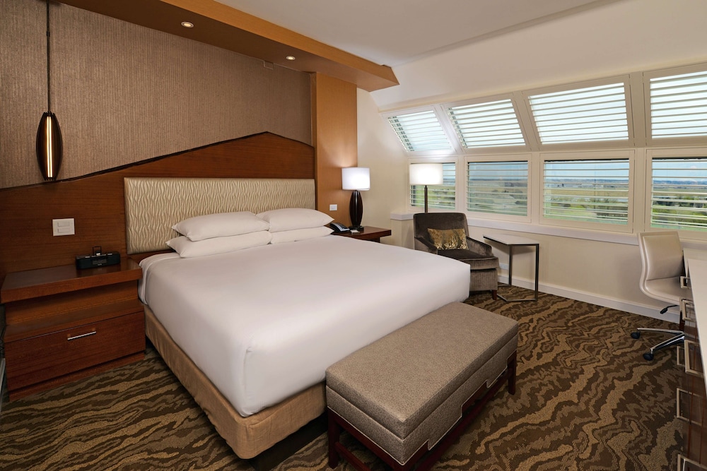 Deluxe Room, 1 King Bed, Non Smoking - Photo 5