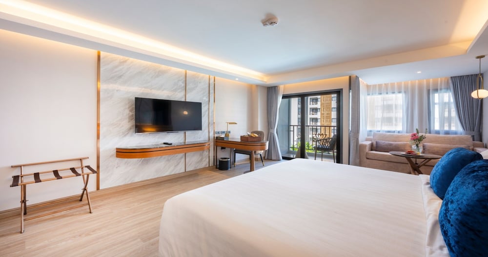Deluxe Room (King)