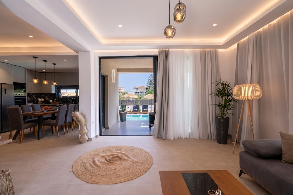 Villa photo 3