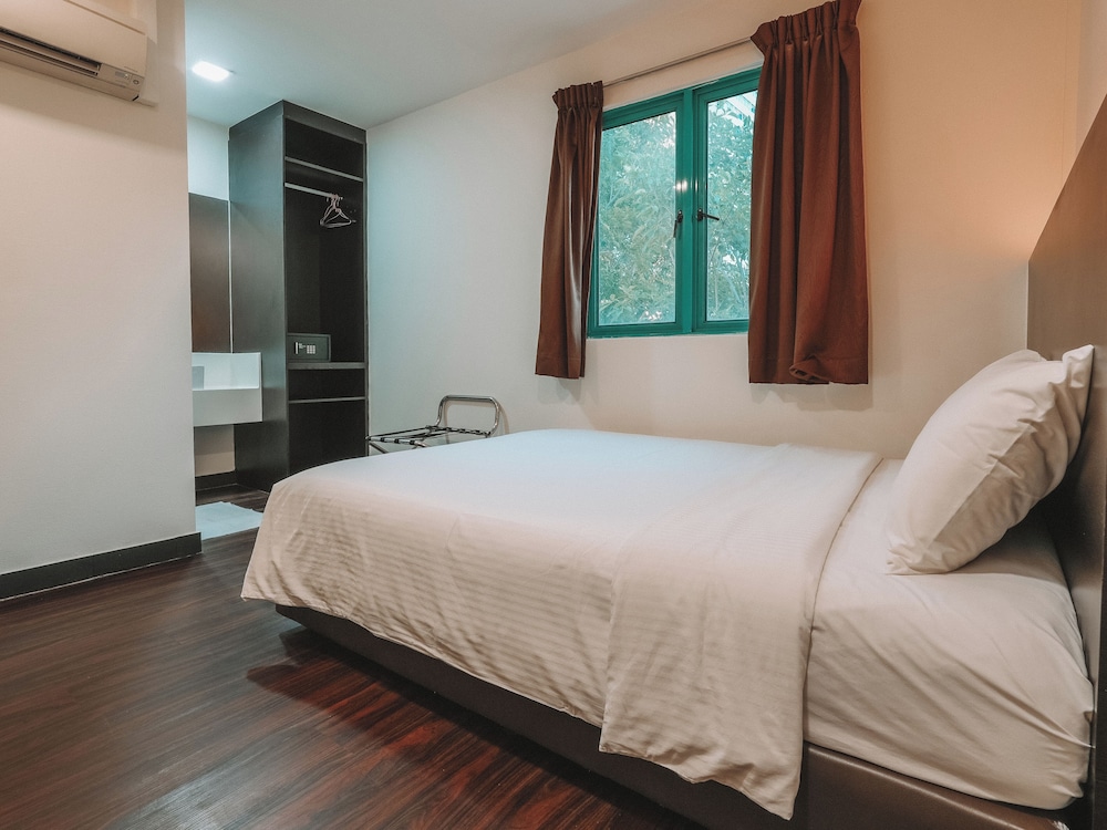 Deluxe Double/ Twin, Window