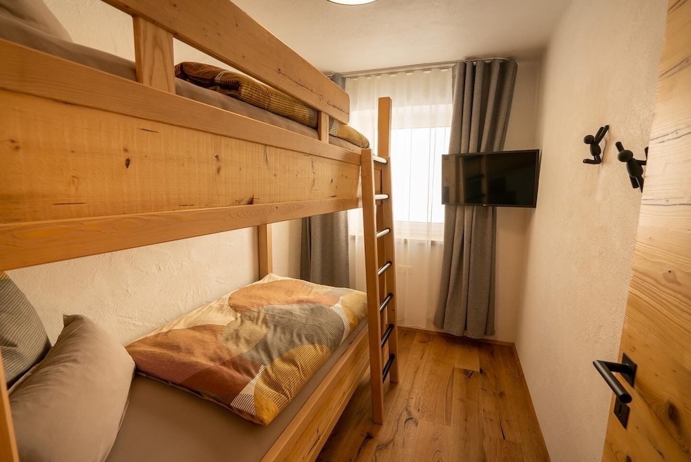Comfort Apartment, 2 Bedrooms, Patio, Mountain View photo 3