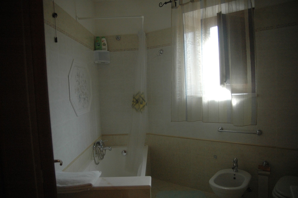 Double Room, Private Bathroom (External) photo 2