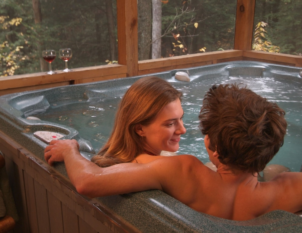 3 Bedroom 2 Bath Cabin, Full Kitchen, Hot Tub, Fireplace photo 3