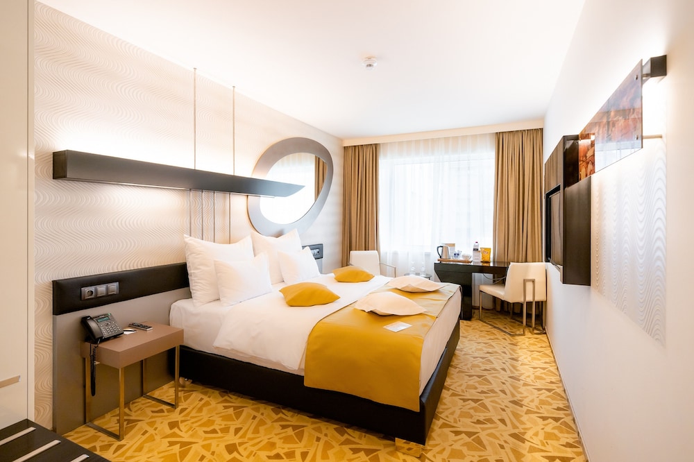 Deluxe Double or Twin Room - Photo 12
