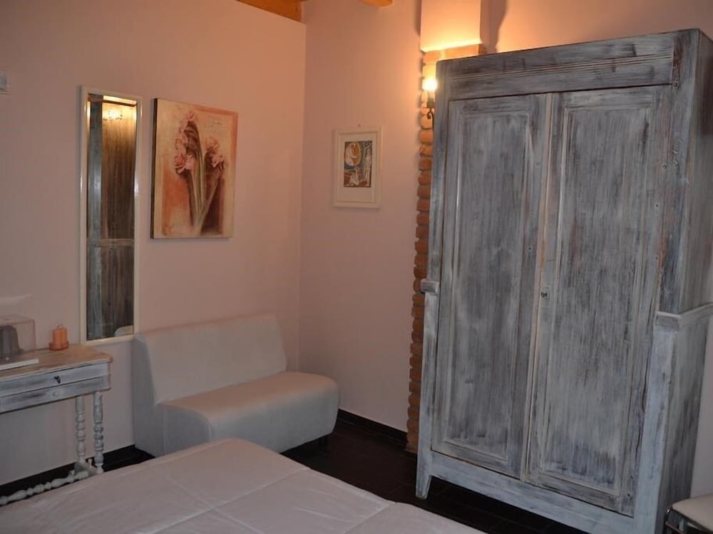 Comfort Triple Room, Private Bathroom (Glicine & Giglio) photo 3