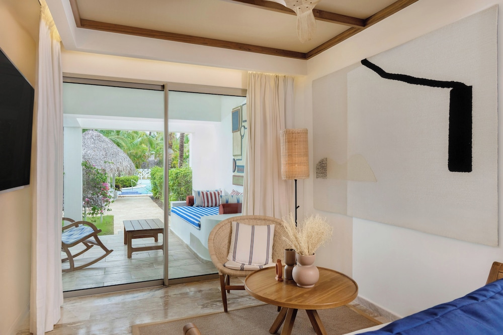 Zel Two Bedroom Master Suite Swimup