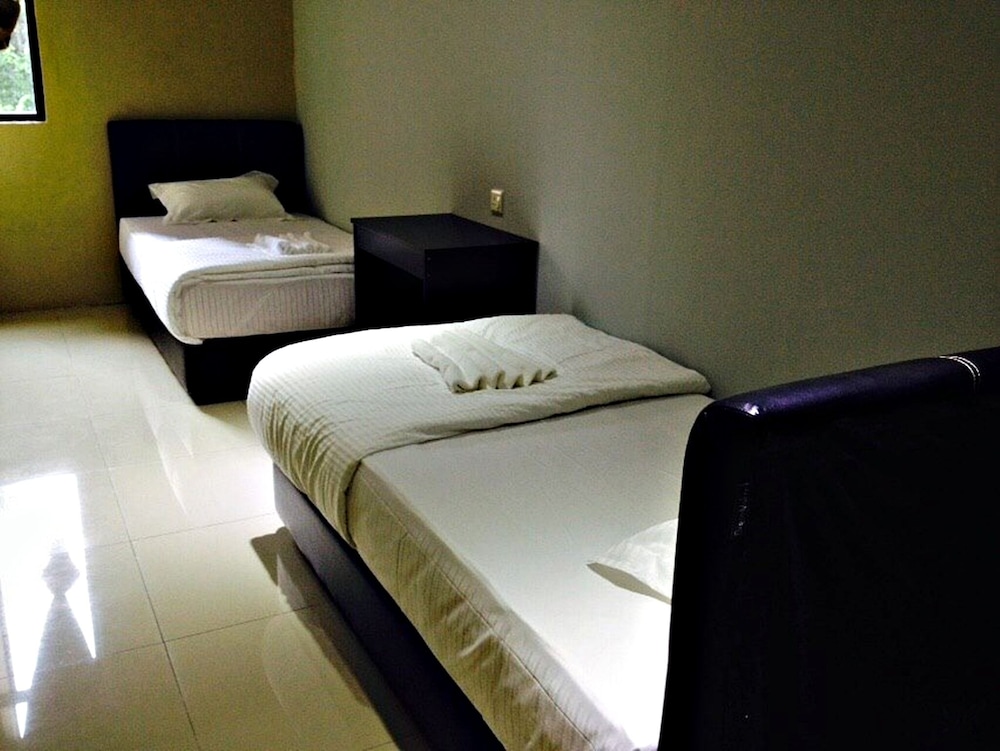 Basic Twin Room - Photo 3