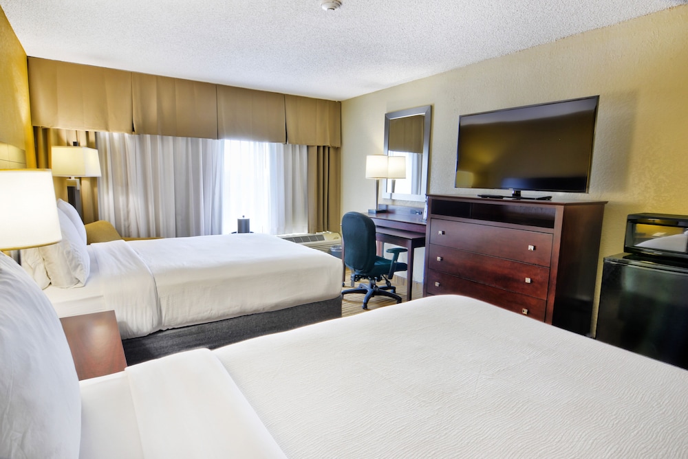 Premium Room, 2 Queen Beds - Photo 3