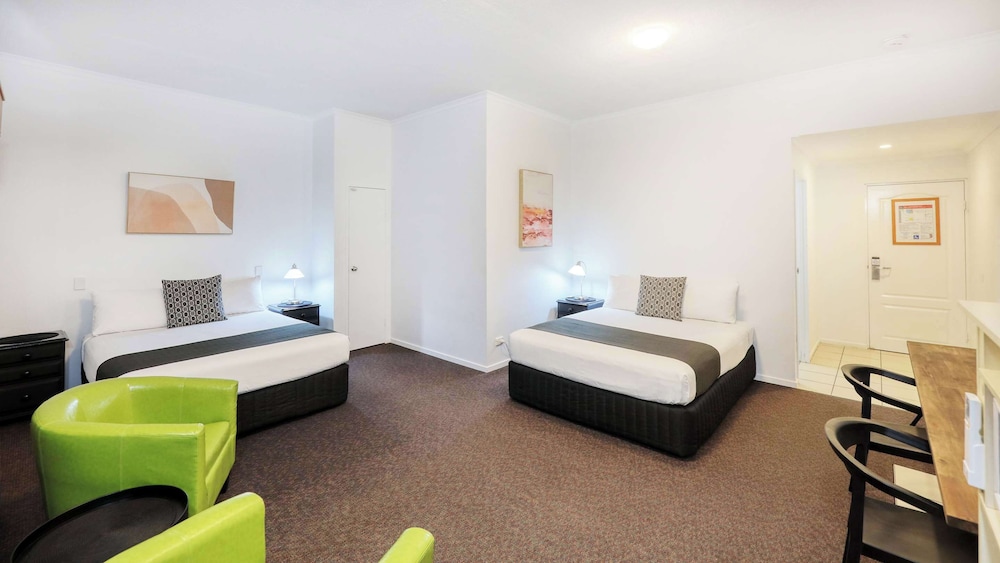 Accessible Twin - 2 Queen Beds photo 3
