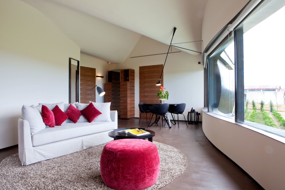 Deluxe Suite photo 3