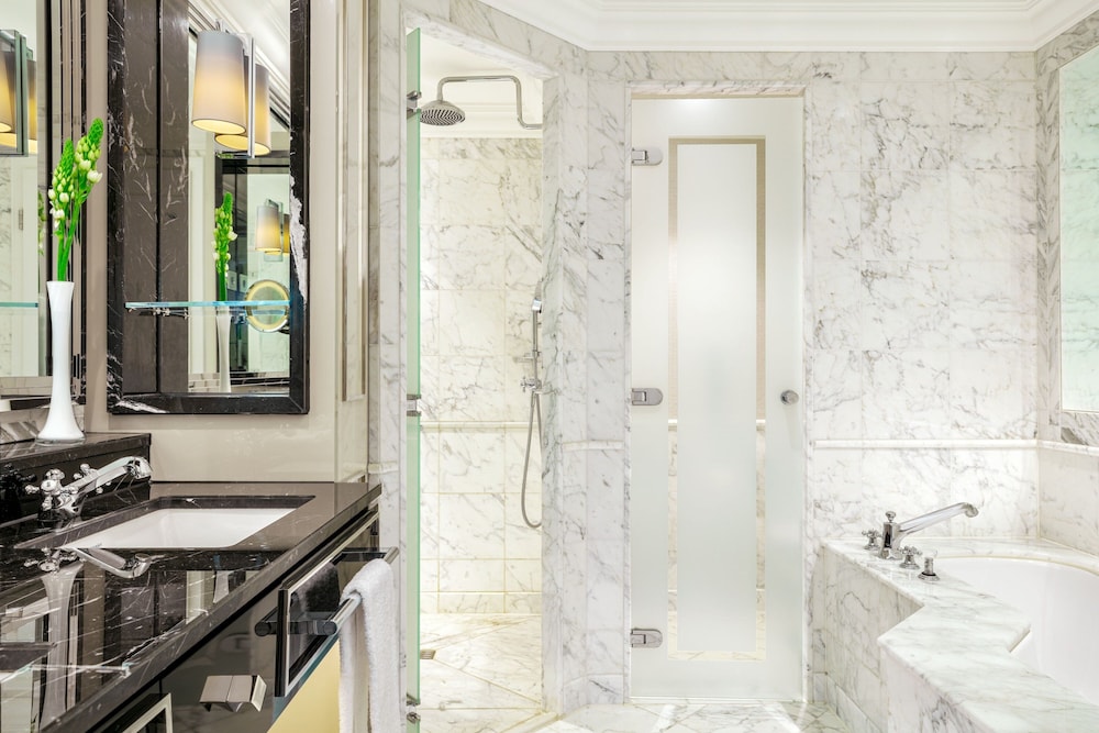 Junior Suite, 1 Bedroom, Corner thumbnail 6