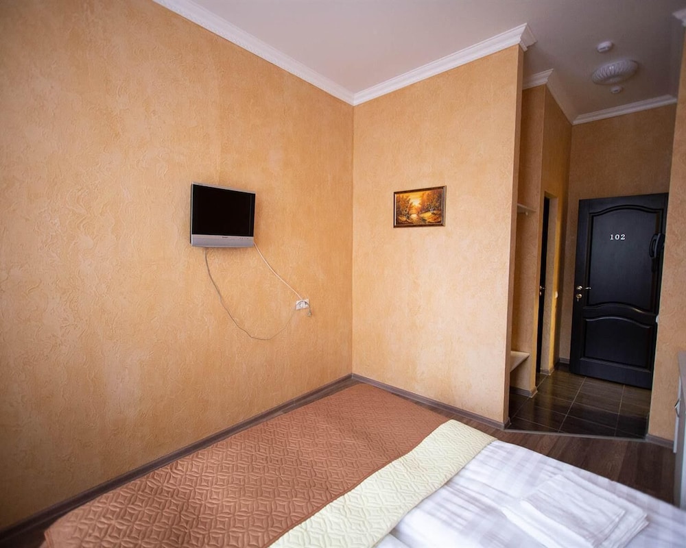 Economy Double Or Twin Room photo 3