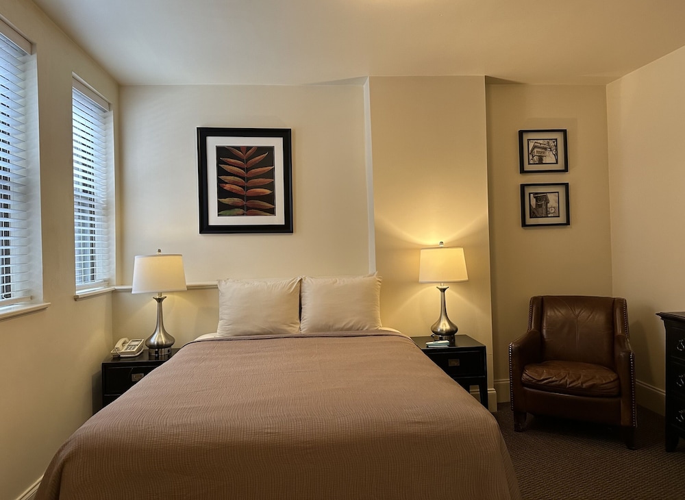 Standard Double Room, Accessible, Ensuite (ADA Compatible Queen Room) photo 1