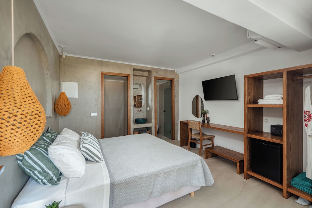Deluxe Double Room, Balcony, Garden View