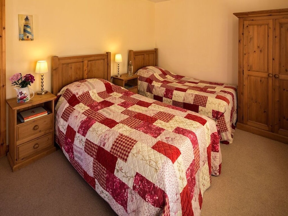 Twin Room, Ensuite, Sea View photo 3