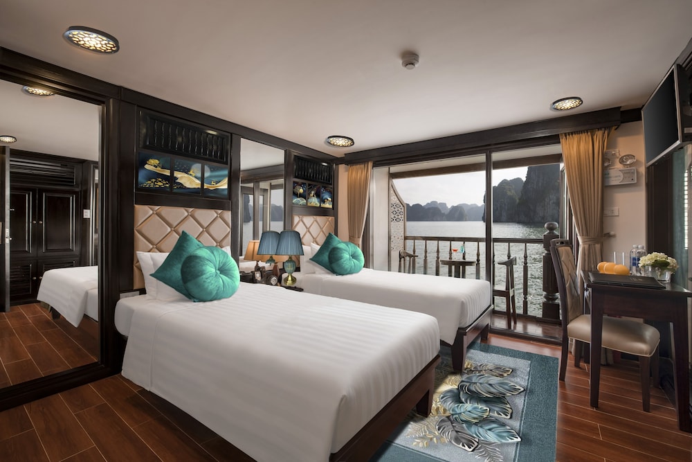 Family Connecting Private Balcony & Jacuzzi