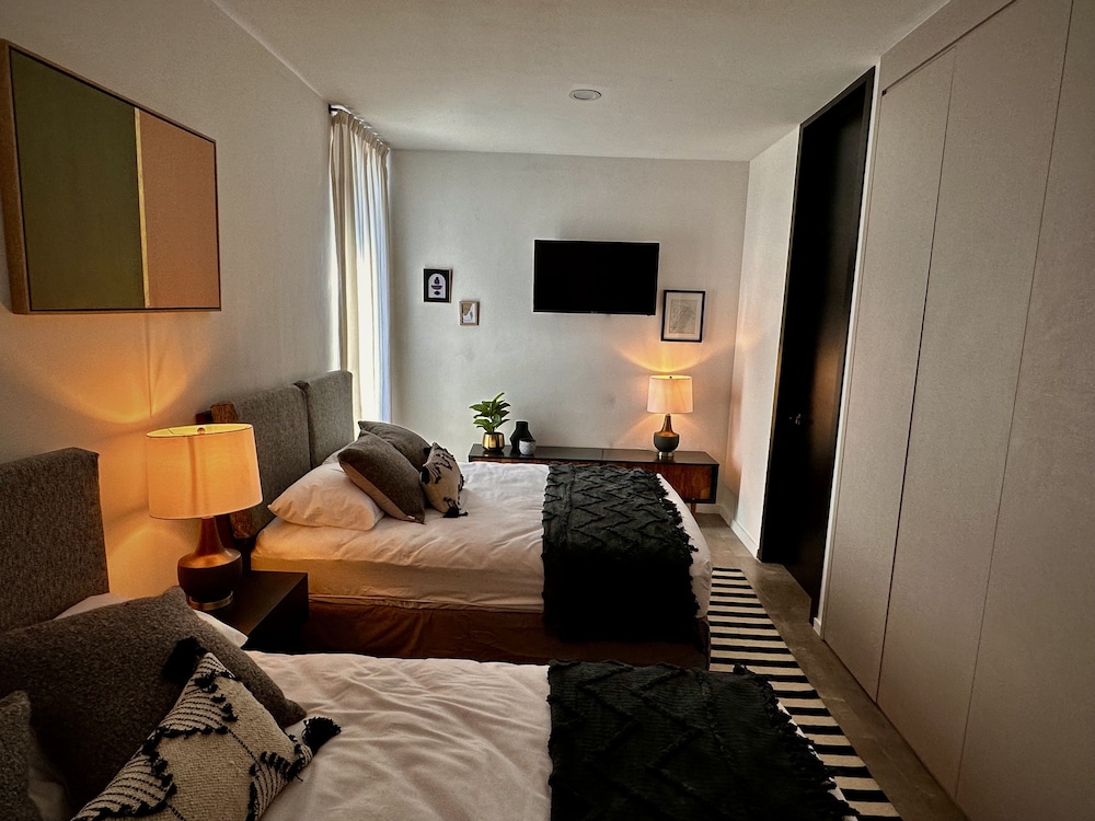 Premium Double Room, 2 Double Beds photo 3