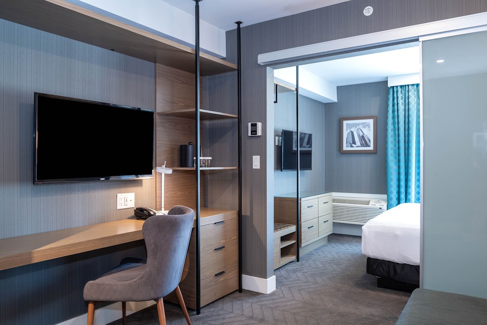 Signature Suite, 1 King Bed with Sofa bed, Kitchenette