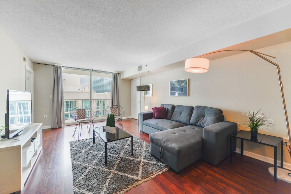 Condo, 2 Bedrooms, Balcony, City View photo 1