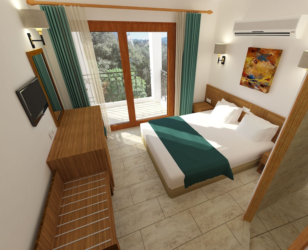 Standard Double or Twin Room, Balcony, Partial Sea View photo 1