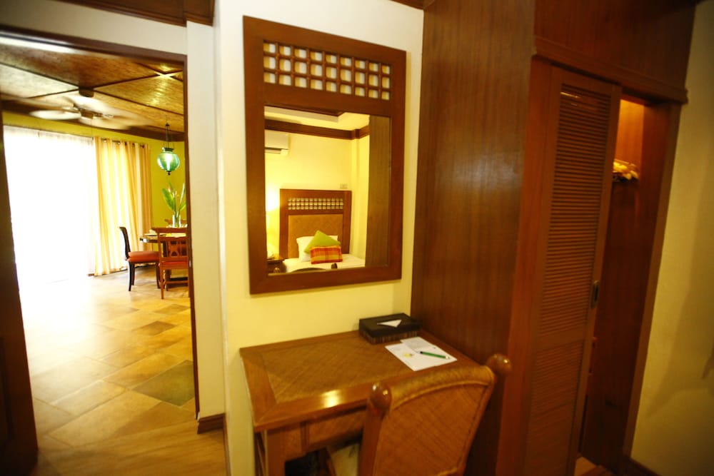 Premier Suite - Photo 3